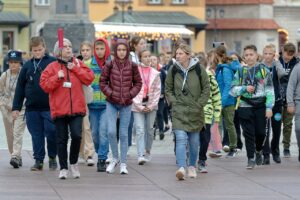 children, tourists, group, outdoors, kids, girls, boys, supervisors, travel, walking, street, city